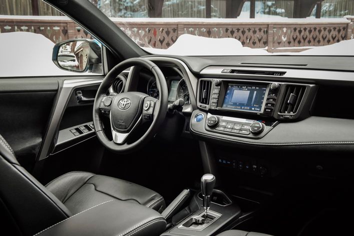 Toyota RAV4 Hybrid - wnętrze samochodu